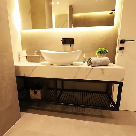 K58 Luxury Monastiraki Metro Station Acropolis Jacuzzi * Athens