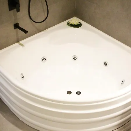K58 Luxury Monastiraki Metro Station Acropolis Jacuzzi Apartment Athens