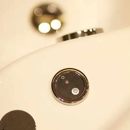 K58 Luxury Monastiraki Metro Station Acropolis Jacuzzi Apartment Athens